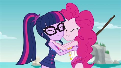 Twilight Sparkle and Pinkie Pie hugging by BrightStar40k on DeviantArt