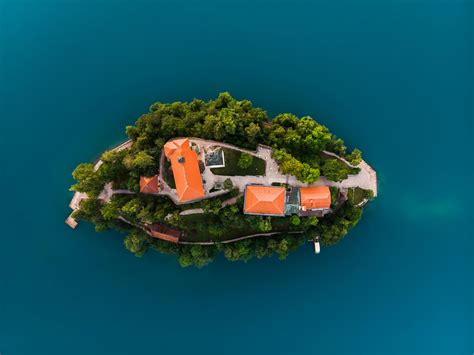 Aerial Photography of an Island · Free Stock Photo