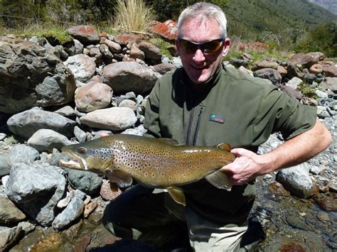 Guided fishing on the Waiau River – Inland Hunters