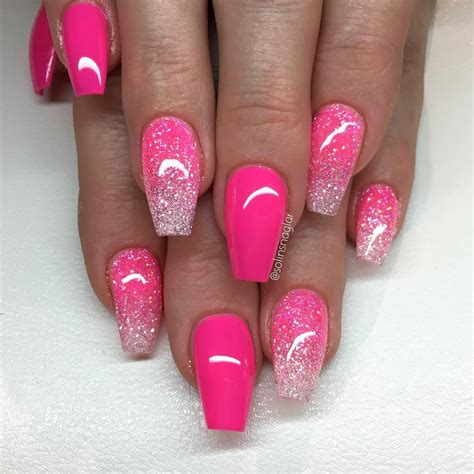 "Neon Pink" med glitterombre i neonrosa och Diamond | Diamond nails, Summer nails colors, Hot ...