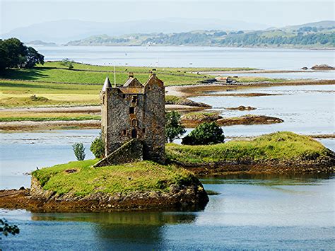 Loch Linnhe is a thirty- one mile loch (lake) in the Scottish Highlands.