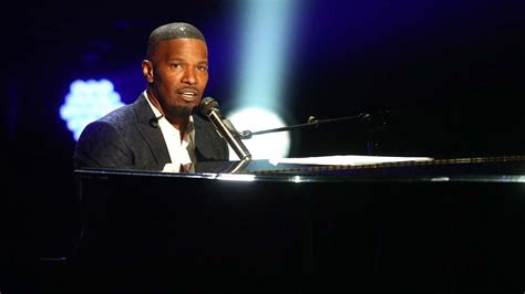 Jamie Foxx Reminds Everyone What an Incredible Voice He Has at the BET ...