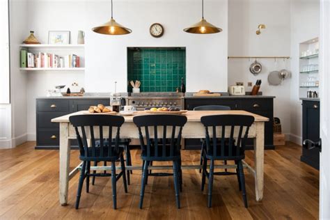 16 Spectacular Traditional Kitchen Interiors You Will Drool Over