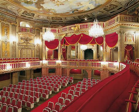 The auditorium of the palace theatre at Schönbrunn, photograph | Die ...