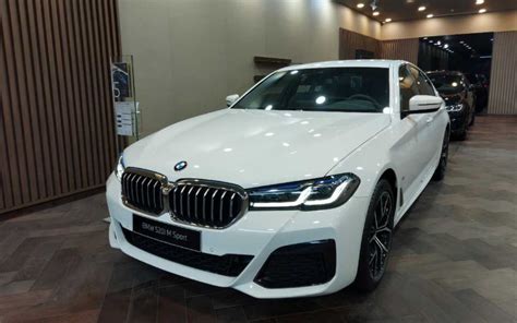 BMW 520i 2024: Giá lăn bánh và khuyến mãi T11/2024