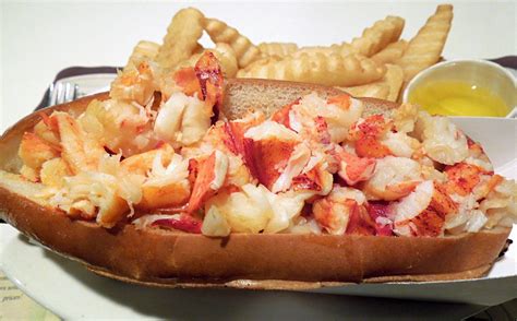 Where to Find the Best New England Lobster Roll in Winter - New England Today