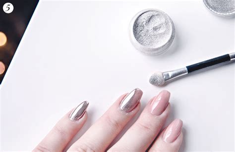 Chrome nails: How to do it at home - in 6 easy steps!
