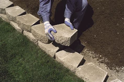 How to Build a Retaining Wall Yourself | MutualMaterials.com