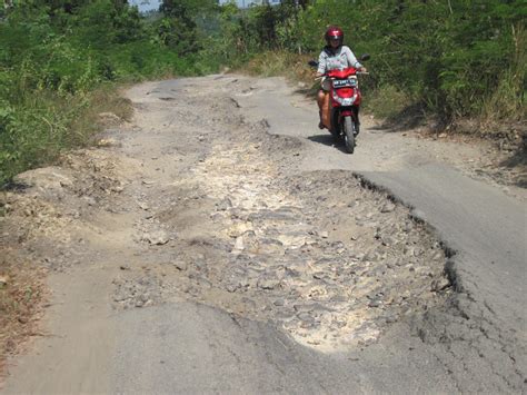 PT Lanang Agro Bersatu Diminta Perbaiki Jalan di Desa Sandai ...