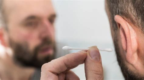 Man cleans ear with cotton swab, suffers seizures from a skull ...