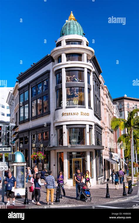 Luxury shops on Rodeo Drive, Beverly Hills Stock Photo - Alamy