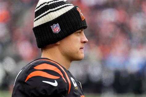 Look: Cincinnati Bengals Quarterback Joe Burrow Rocks Stylish Pink ...