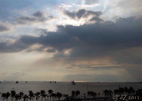 View thru My Global Lens: [SkyWatch] Manila Bay Sky Drama