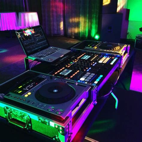 Setup dj on stage Becoming Insane, Dj Dj Dj, Dj Systems, Music Studio Room, Music Rooms, Dj ...