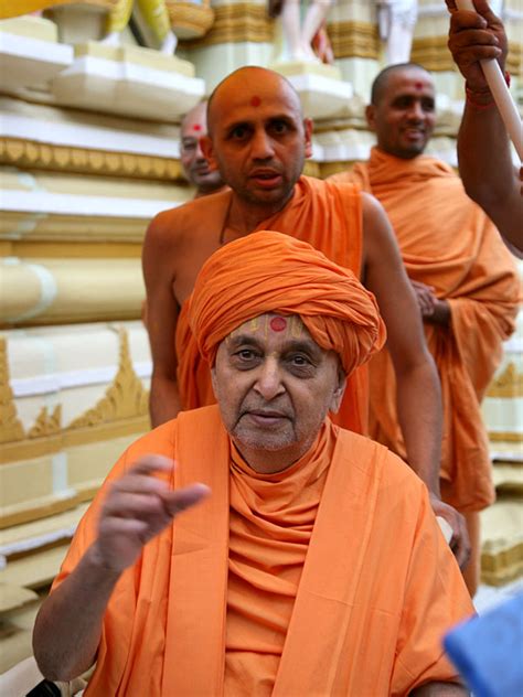 Lord Swaminarayan: Pramukh Swami Maharaj Photos