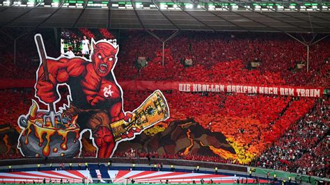 DFB-Pokalfinale: Kaiserslautern-Fans mit Mega-Choreo, Bayer mit Sparprogramm