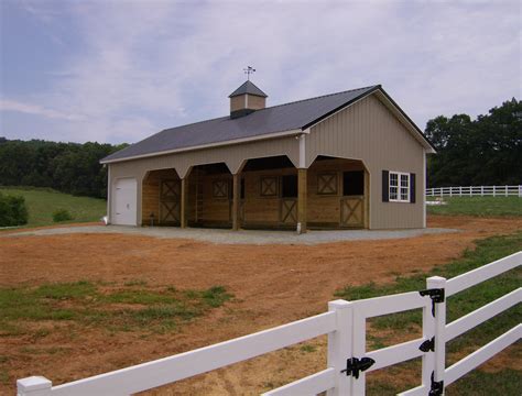 Larry Chattin & Sons: Horse Barns