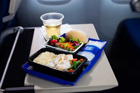 United Rewards Its Top Elites With Free Meals in Economy