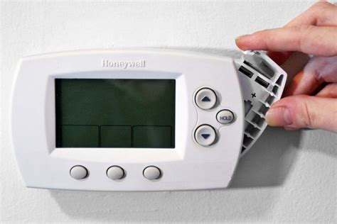 How to Change the Battery in a Honeywell Thermostat | eHow