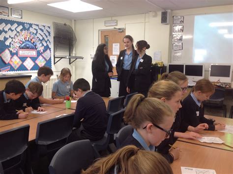 Stratford Girls' Grammar School - Y8 Give a Workshop on E-Safety at a Local Primary School