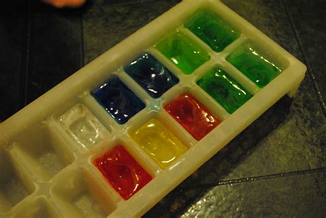 Keeping Toddler Busy: Ice Cube Bags/Colored Ice Cubes