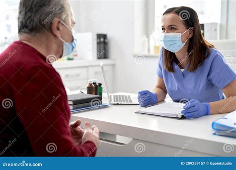 Female Doctor Conducts a Medical Interview with the Senior Patient Stock Image - Image of ...