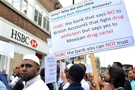 Finsbury Park Mosque worshippers demonstrate outside HSBC bank over account closure | Third Sector