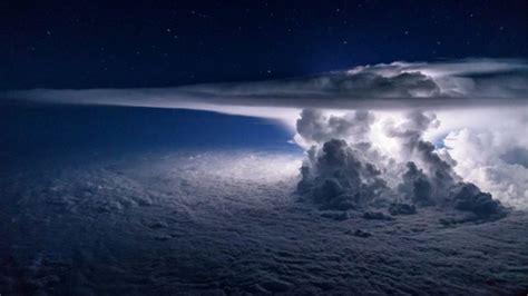 Airline pilot takes incredible photo of thunderstorm from cockpit | Fox News