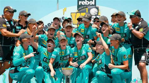 Women's Big Bash League: Beth Mooney guides Brisbane Heat to maiden WBBL title