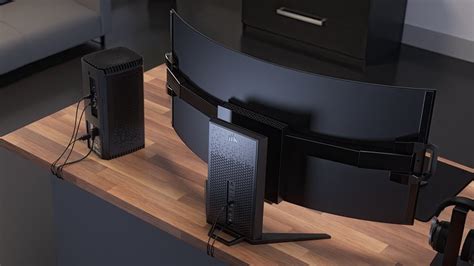 Curved vs flat gaming monitor: What's the difference? | CORSAIR:EXPLORER