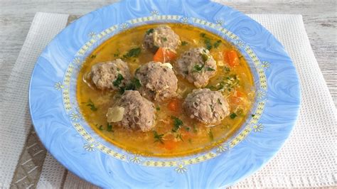 Sopa de verduras con albóndigas-deliciosa