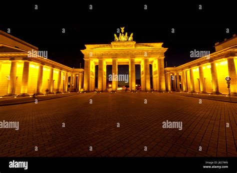 brandenburg gate at night Stock Photo - Alamy