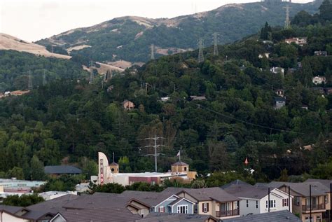 3 hospitalized after car strikes cow in Orinda | California News | napavalleyregister.com