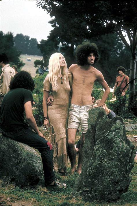 Stunning photos depicting the rebellious fashion at Woodstock, 1969 ...