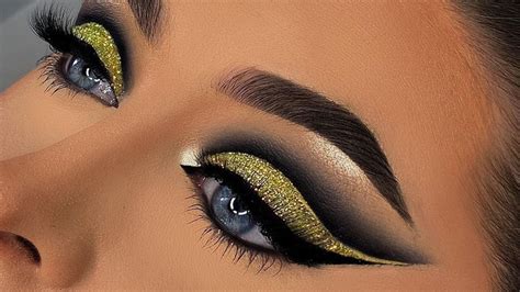 29 Glitter Cut Crease Ideas To Give Your Eye Makeup Ultimate Glamour