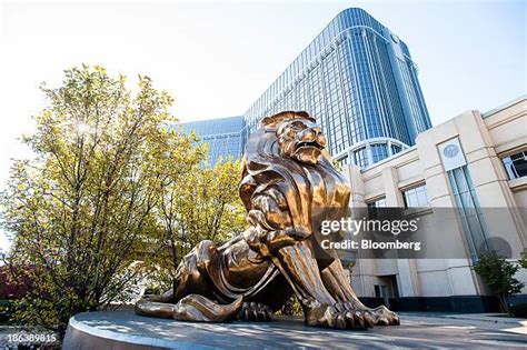 84 Mgm Lion Statue Stock Photos, High-Res Pictures, and Images - Getty ...