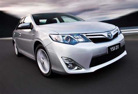 Toyota Camry Hybrid 2014 review | CarsGuide