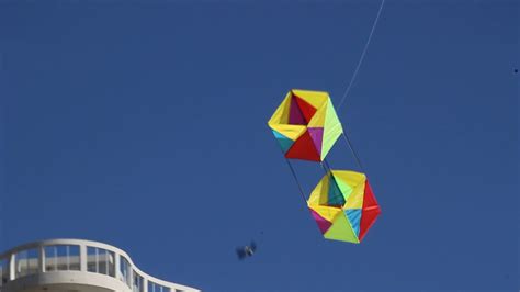 Box kite flying - YouTube