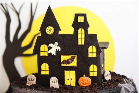 3 creative ways to make DIY Haunted House Crafts for your Kids! | KnowInsiders