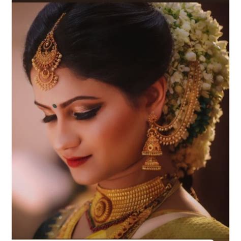 Prettiest bride ever🌹😍😍😍 | South indian wedding hairstyles, Bridal hairdo, Indian bridal hairstyles