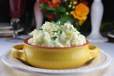 Paula Deen's Garlic Mashed Potatoes | Paula Deen's Holiday Recipes ...