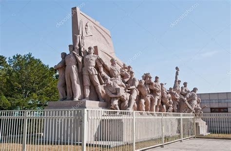 Monument at Tiananmen Square – Stock Editorial Photo © fotokon #111230276