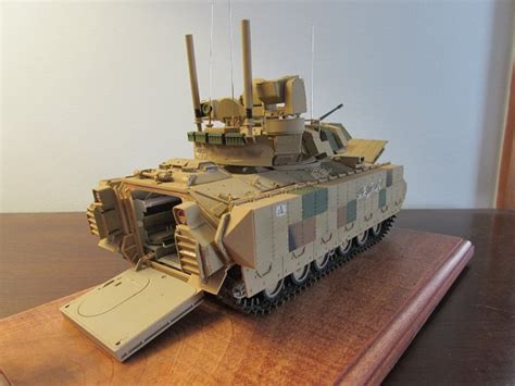 1/35 M3A3 Bradley Fighting Vehicle