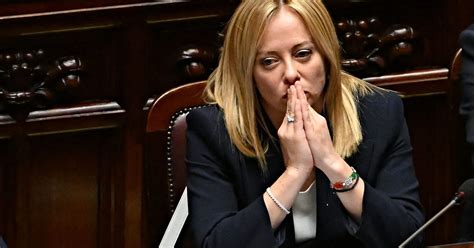 Giorgia Meloni rejects fascism and embraces EU in first speech – POLITICO