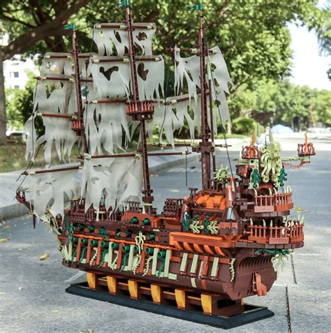 The Flying Dutchman Pirate Ship MOC Brick Set – Toy Brick Lighting