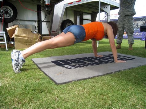 push ups | Yeny did push-ups at the National Guard tent to g… | Flickr