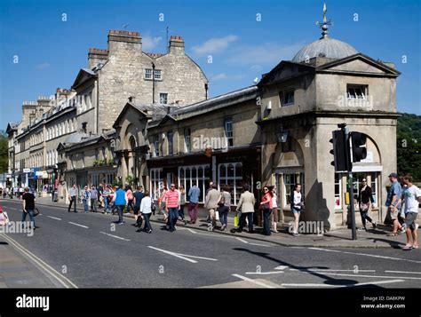 Pulteney bridge shops bath hi-res stock photography and images - Alamy