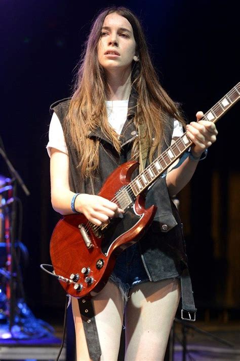 Danielle Haim | Guitar girl, Female guitarist, Female musicians