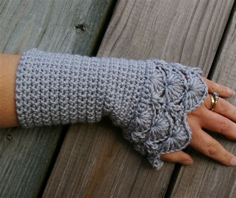 38 Colorful Fingerless Gloves Crochet Patterns - Patterns Hub