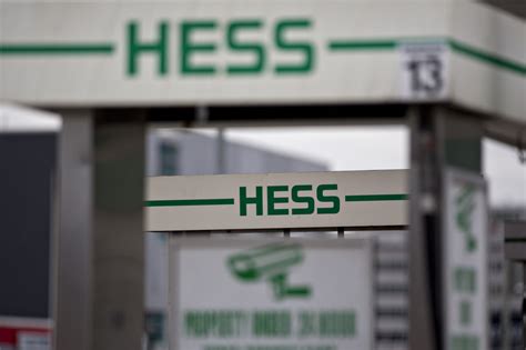 Hess (HES) Delivers Industry-Beating Valuation as Chevron (CVX ...